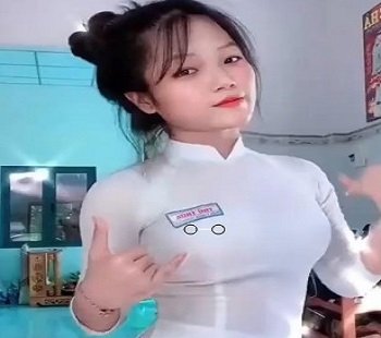 Em gái THPT thủ dâm cực phê